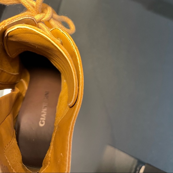 BEAUTIFUL Gianni Bini Heels! Good Condition! SALE! - Picture 3 of 4